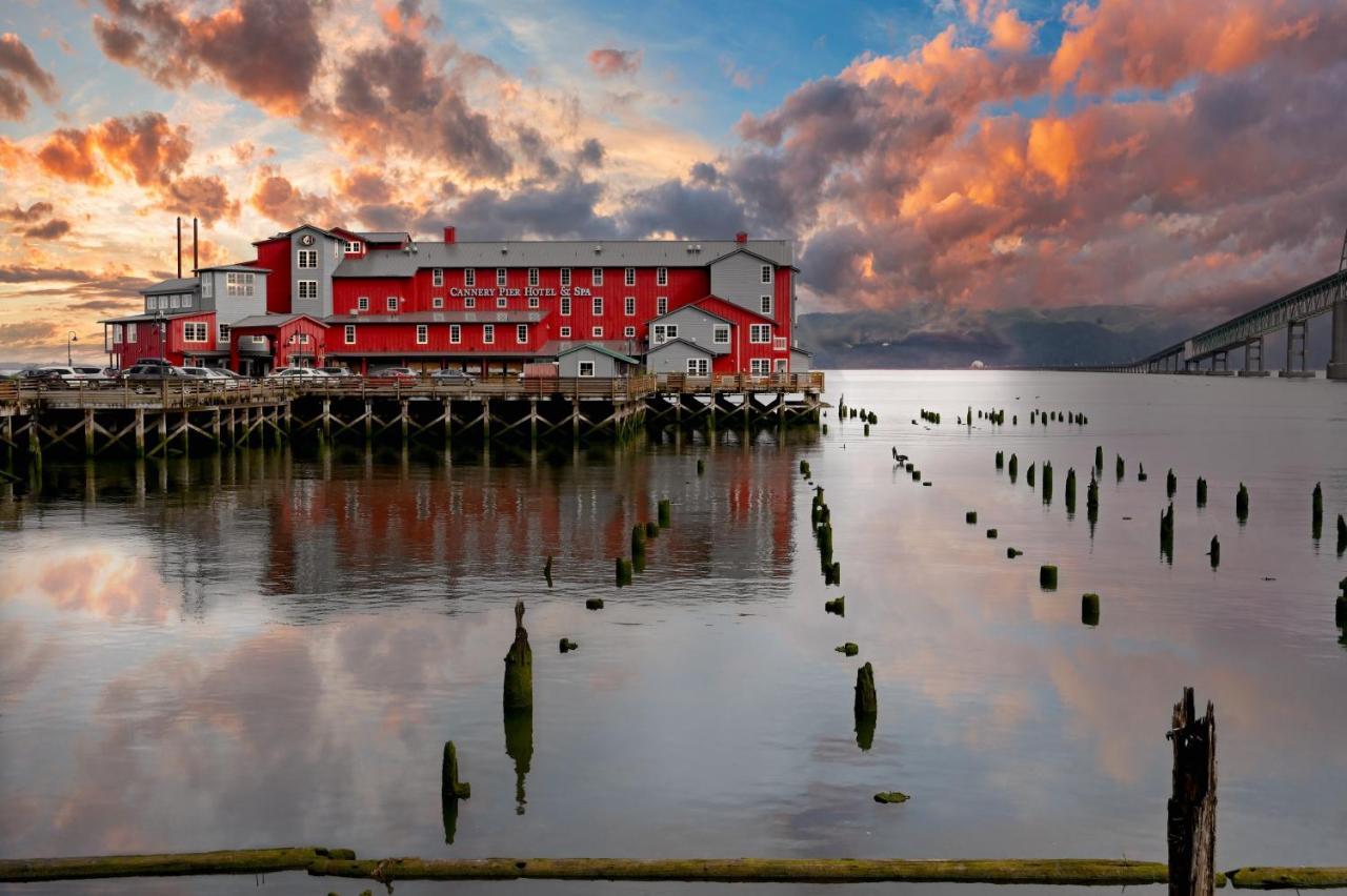 Cannery Pier Hotel & Spa Astoria Exteriör bild