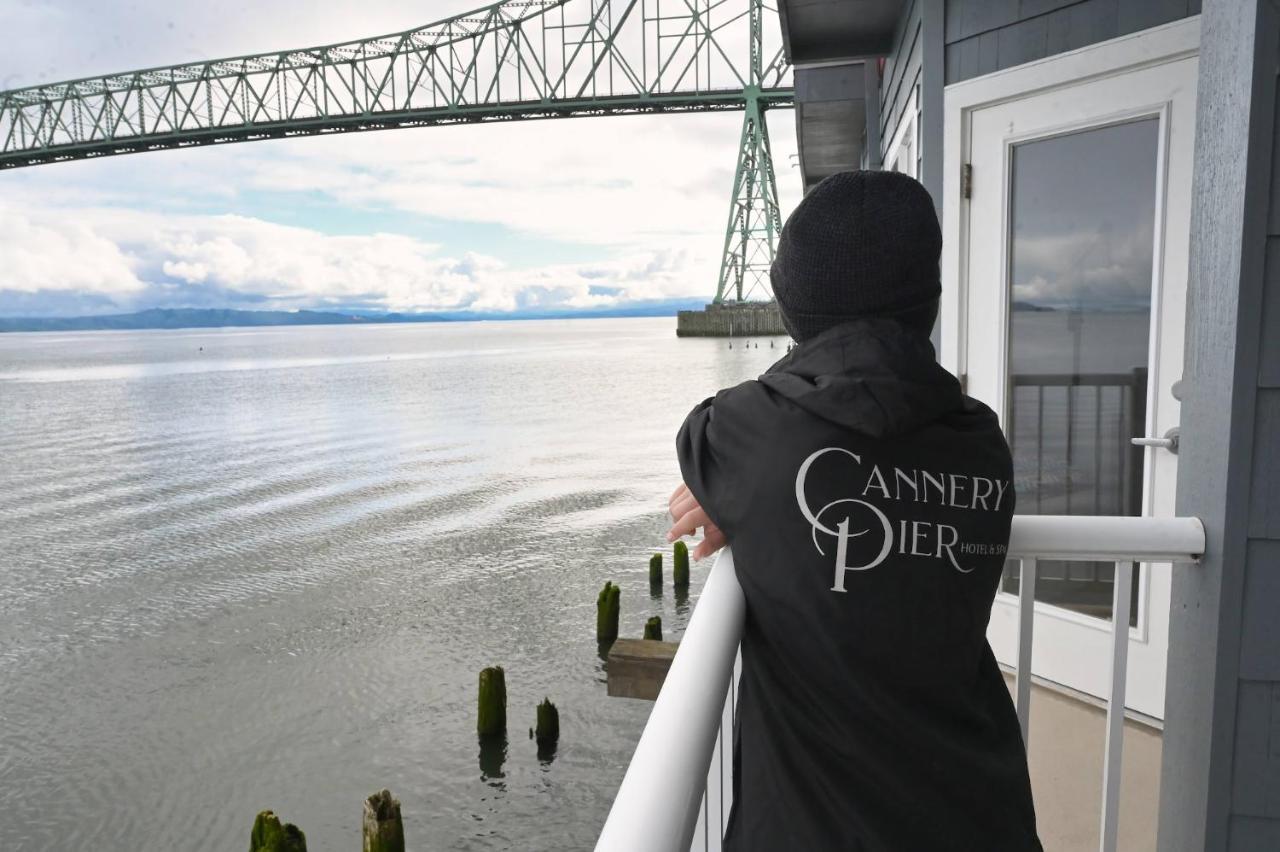 Cannery Pier Hotel & Spa Astoria Exteriör bild