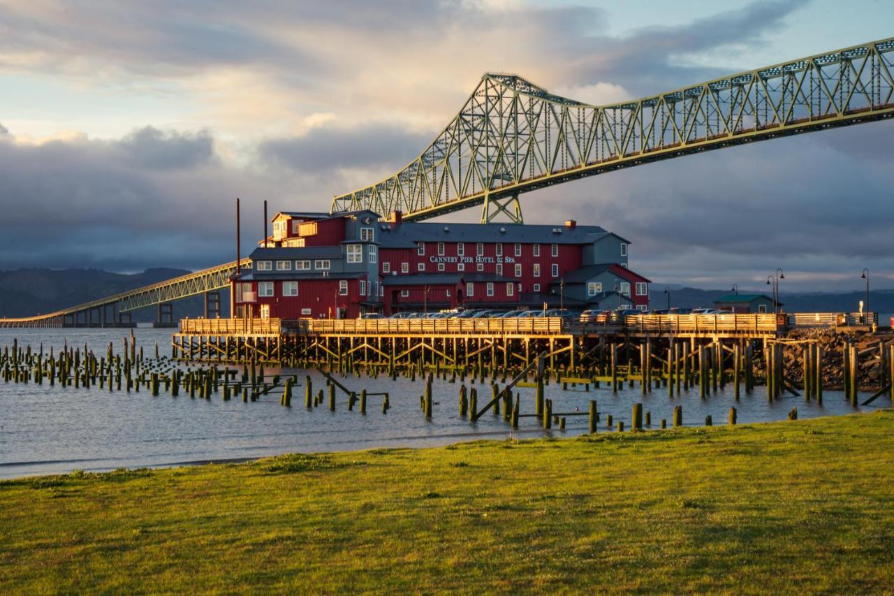 Cannery Pier Hotel & Spa Astoria Exteriör bild
